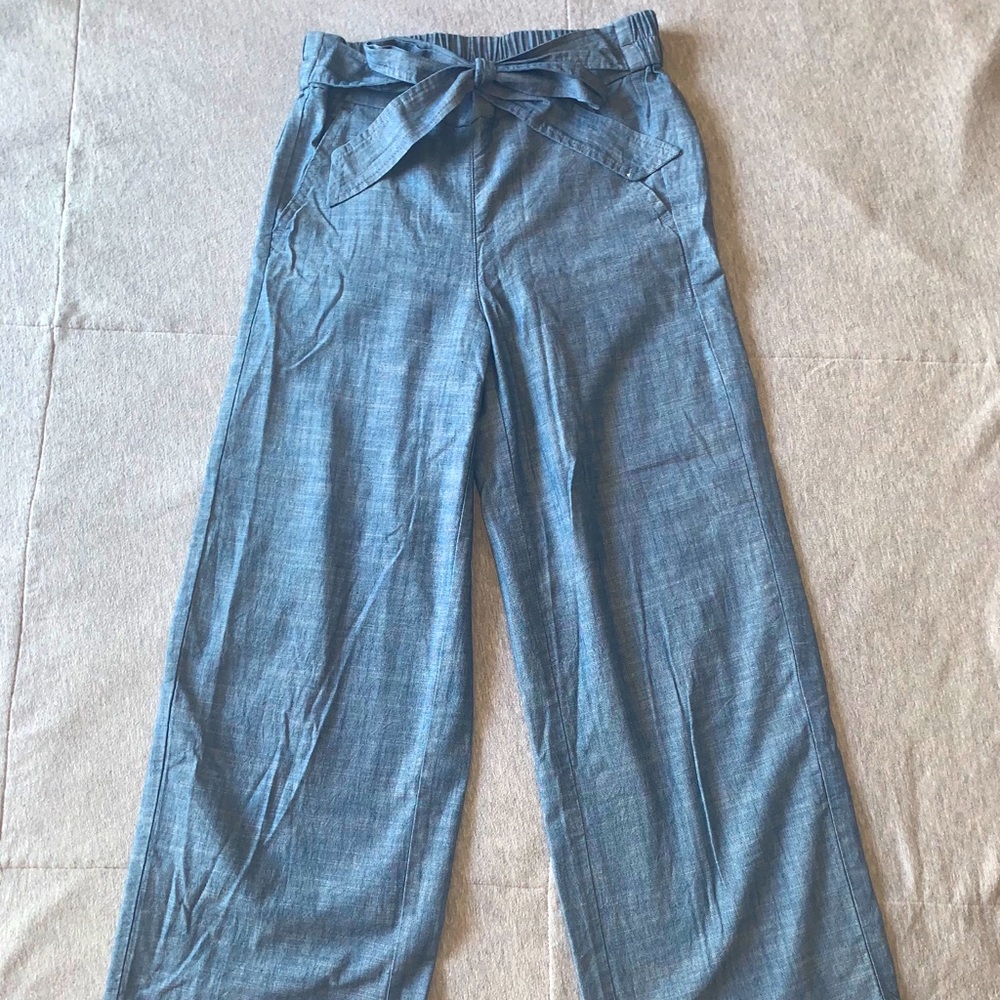 Cropped Capri Pants with Bow